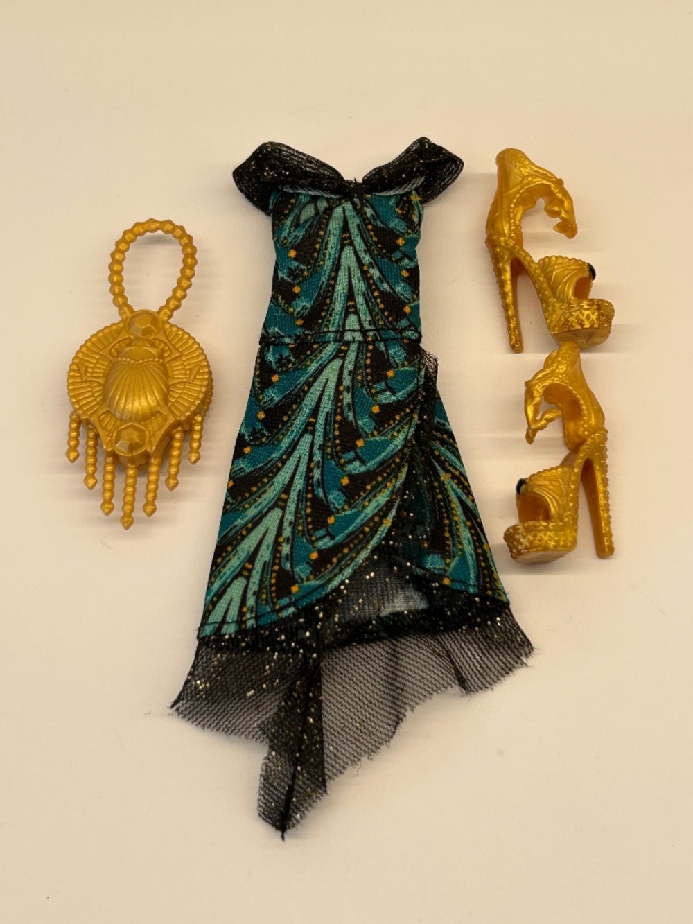 Monster High Cleo De Nile Frights, Camera, Action Outfit Replacements (dvs)
